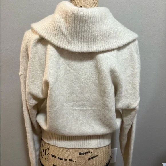 NWT - EXPRESS Wool Sweater Size M - Picture 2 of 3